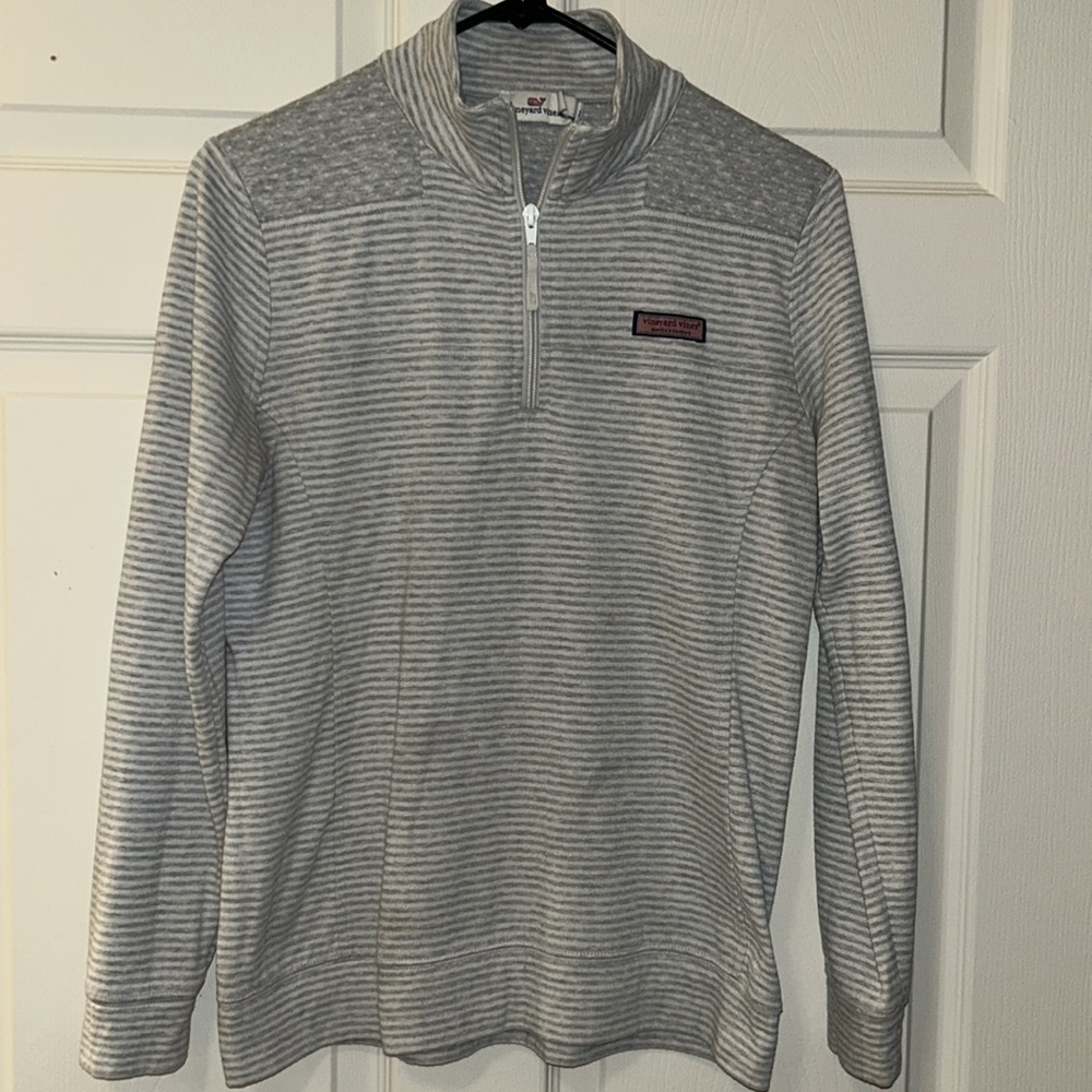 Vineyard vines gray pull over sweater